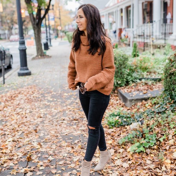 Sweaters - *NEW* Brown Turtle Neck Sweater